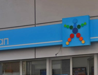 Λάρισα: 35χρονος Αλβανός λήστεψε με μαχαίρι πρακτορείο του ΟΠΑΠ για να πάρει πίσω τα ... χαμένα